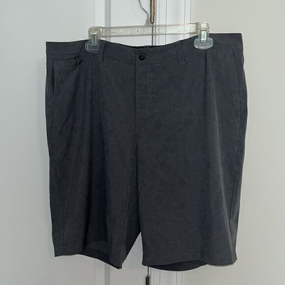 10” Nike Tan Gray Camouflage Flat Front Golf shorts 36 waist poly/spandex blend - Picture 1 of 5